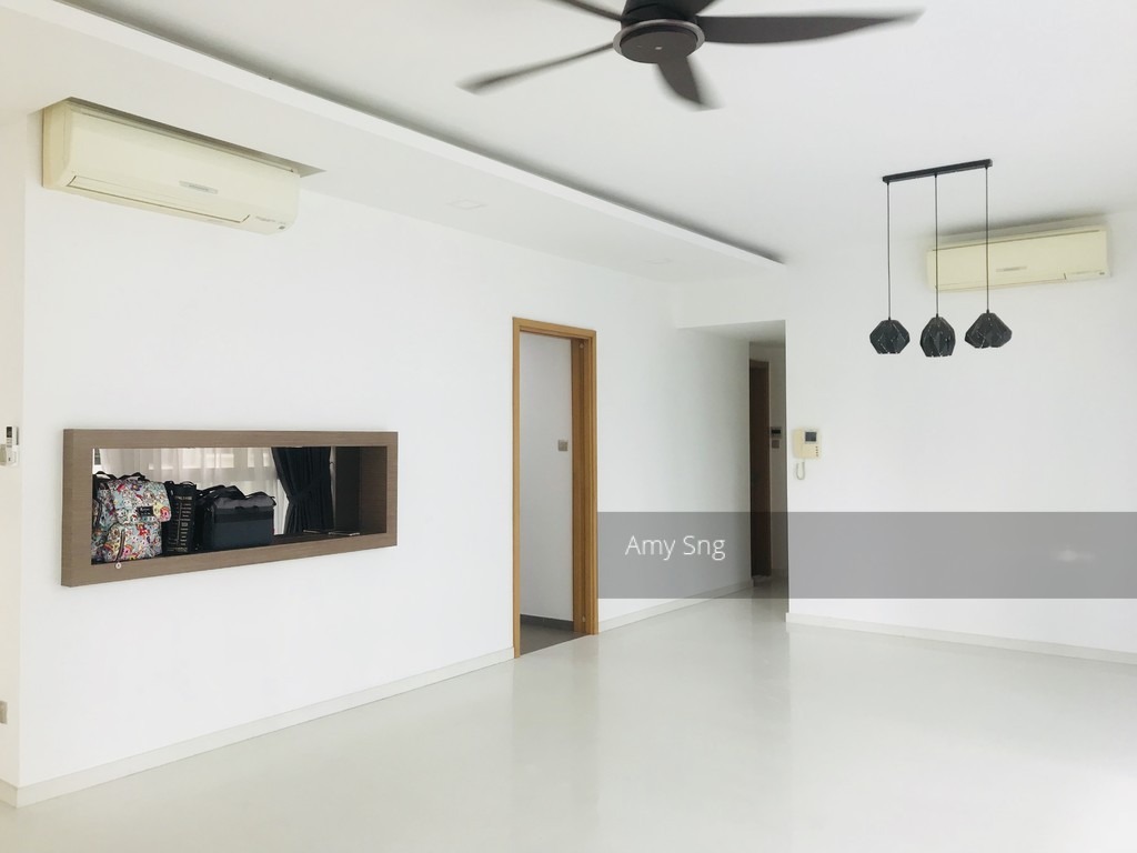 The Esta thumbnail photo